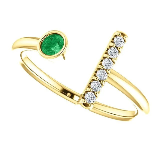 14KT GOLD .11 CT EMERALD & .05 CTW DIAMOND BEZEL BAR RING