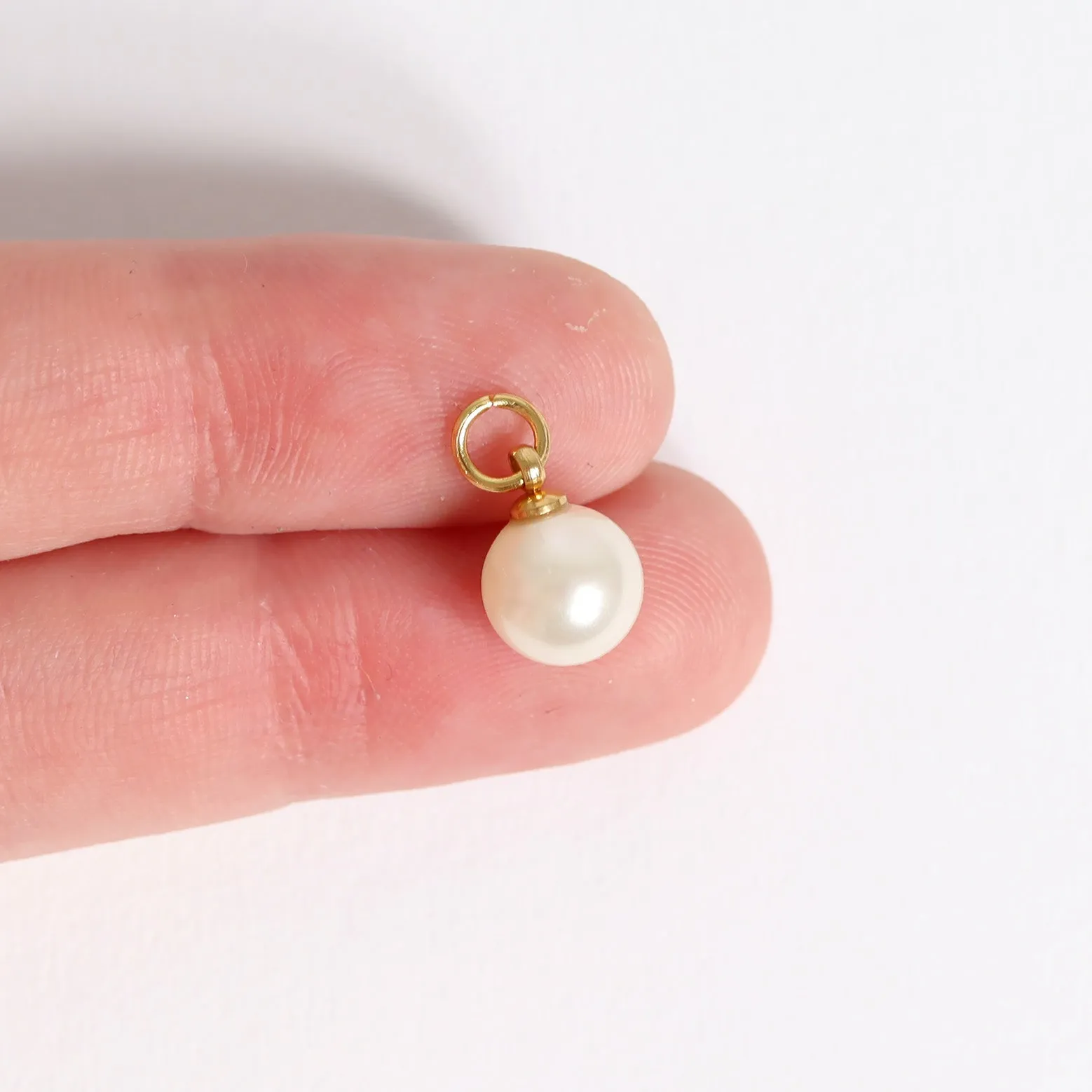 8mm Glass Pearl Charms / SBB0340