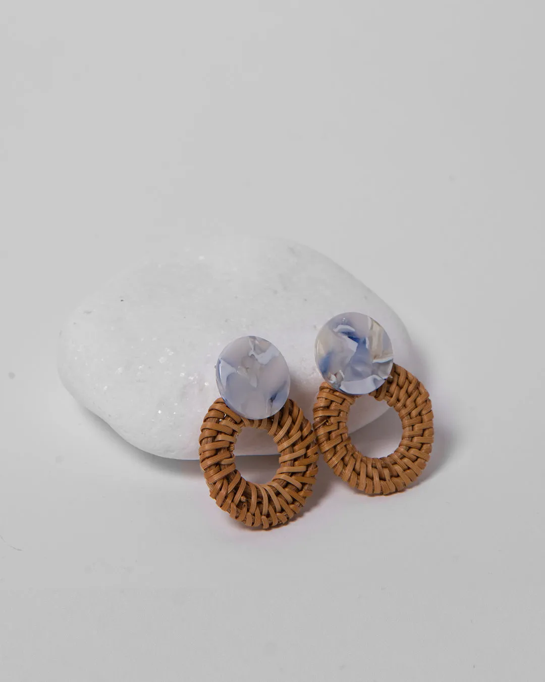 ACRYLIC RATTAN HAMDMADE HOOP EARRINGS 2171 - حلق