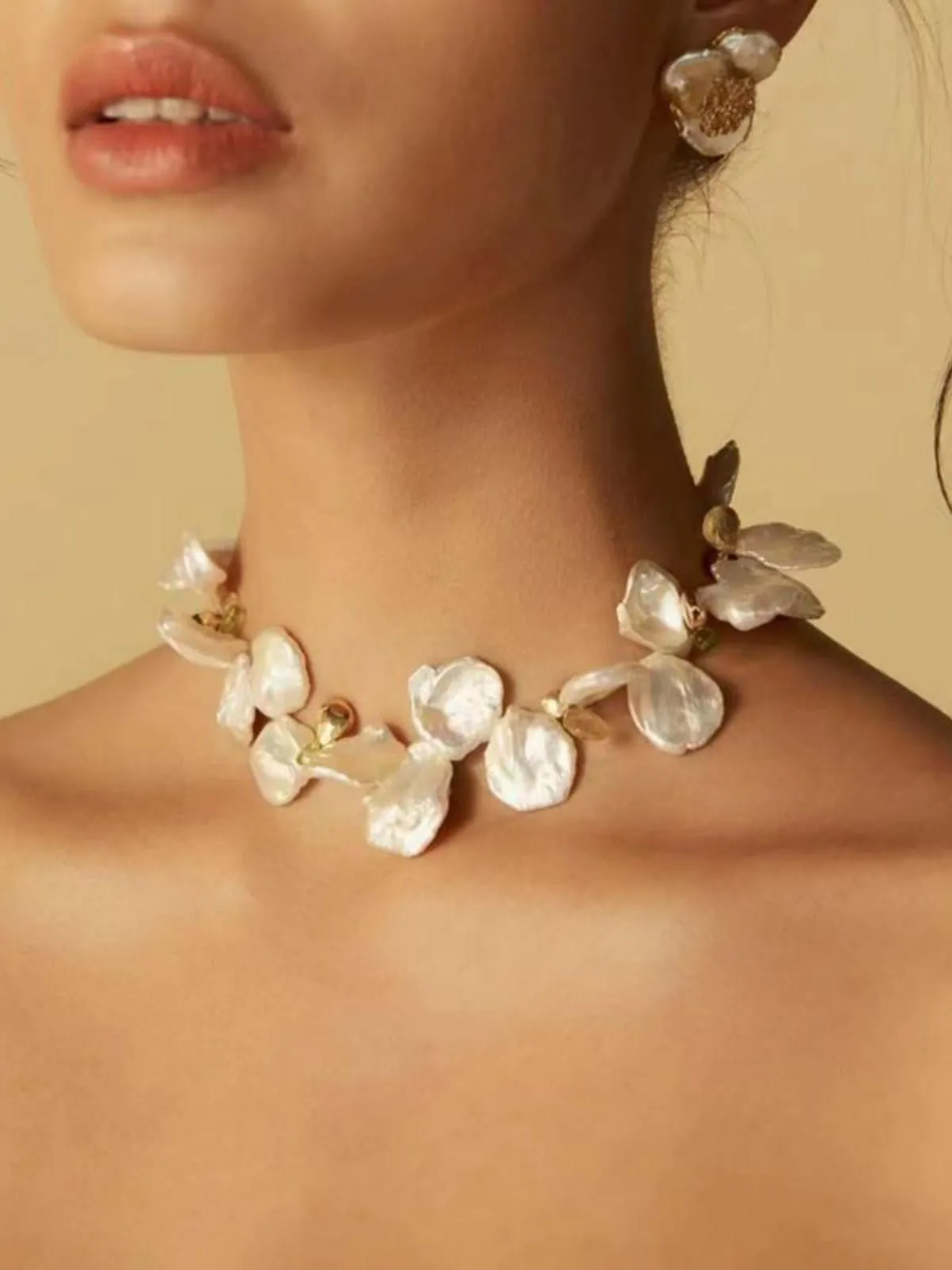 Exaggerated Large Petal Baroque Pearls Necklace