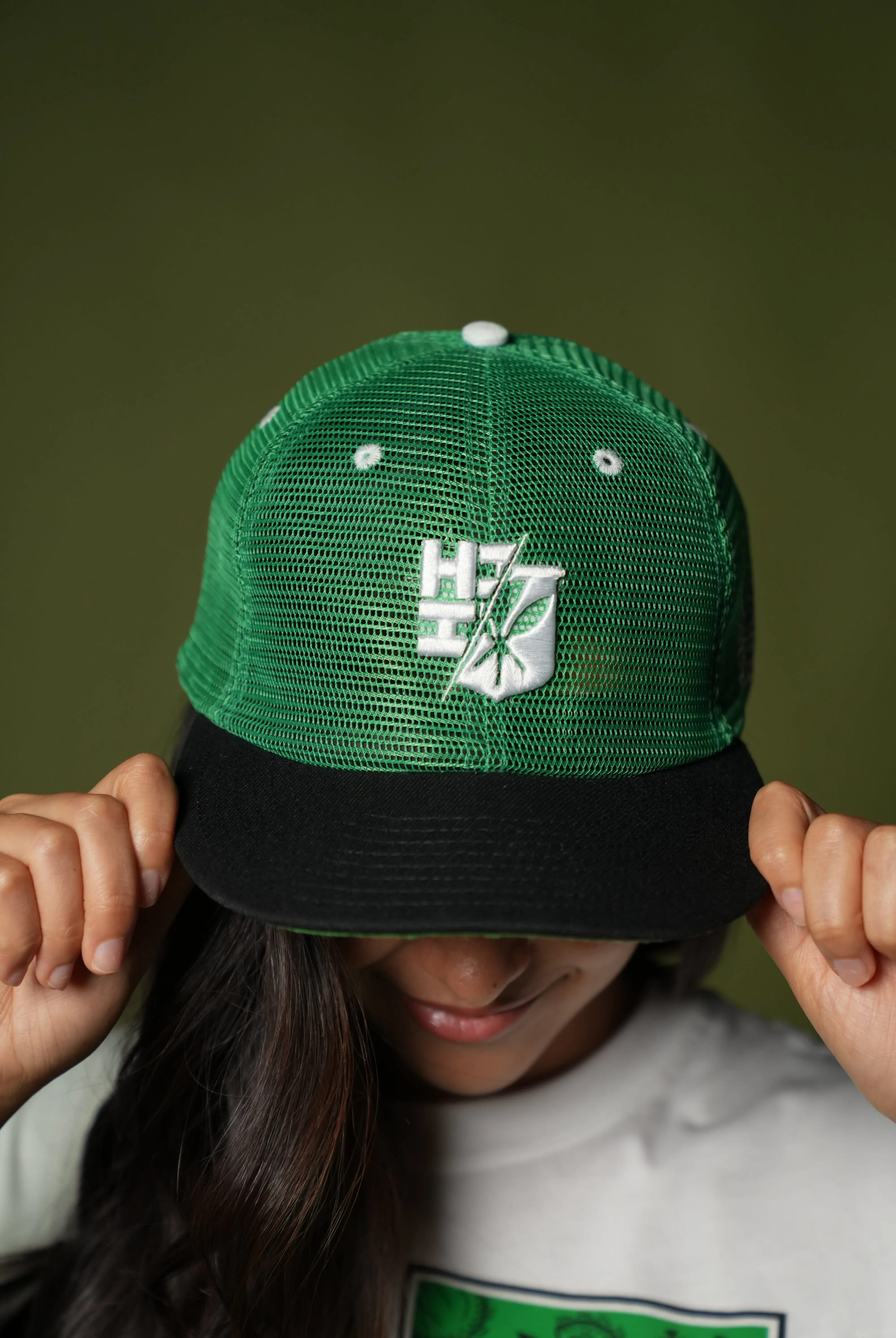 GREEN MESH SPLIT LOGO HAT