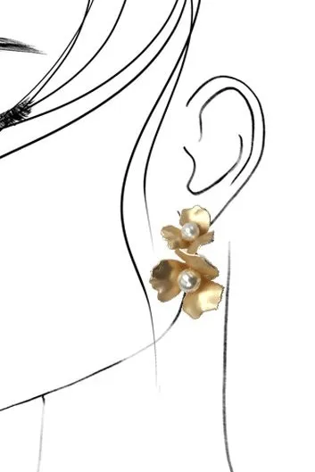 Pearl Flower Matte Gold Earrings